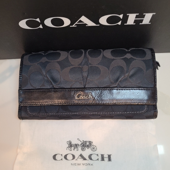 Coach Handbags - Vintage Coach Y2K Signature Jacquard Black Leather Clutch Wallet EUC